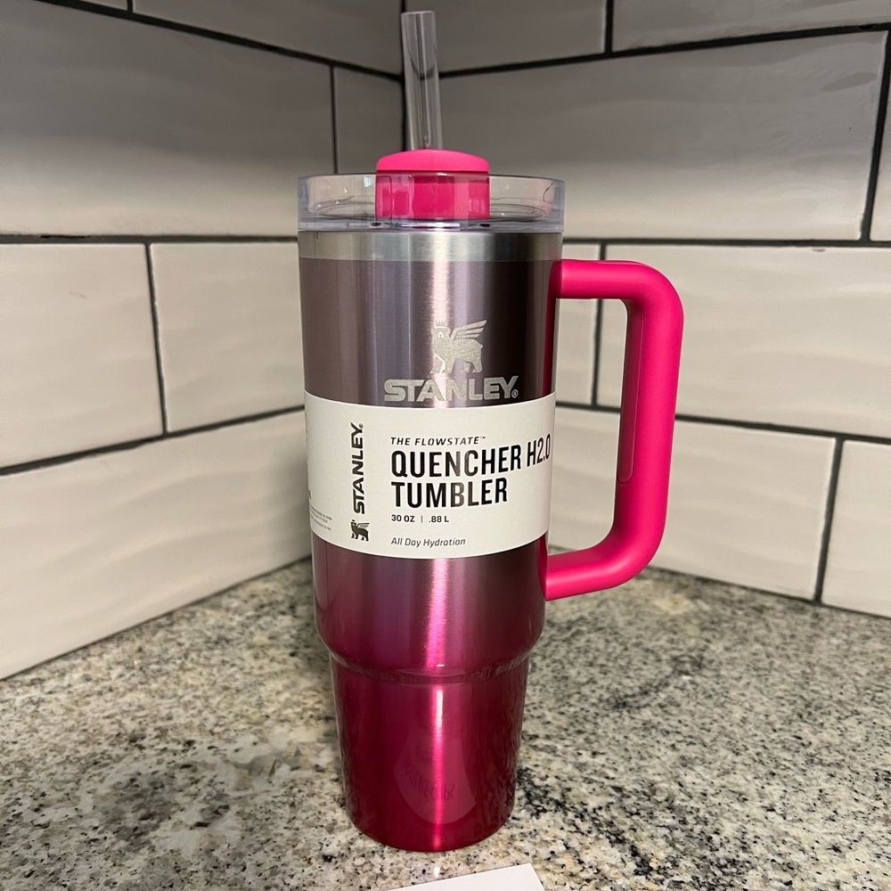Stanley 30 oz. Quencher H2.0 FlowState Tumbler
 - Camelia Gradient